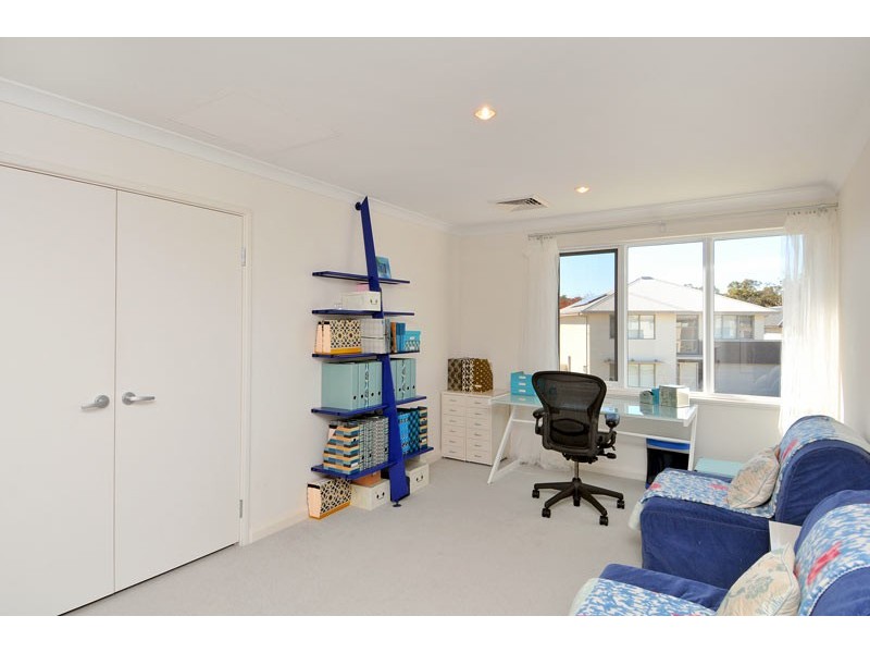 5 Whitley Place, Meadow Springs WA 6210