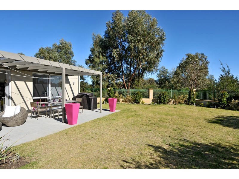 5 Whitley Place, Meadow Springs WA 6210