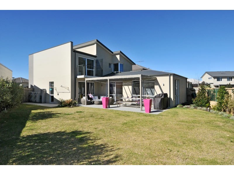 5 Whitley Place, Meadow Springs WA 6210