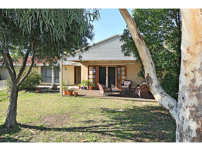 4 Agnew Place, Halls Head WA 6210