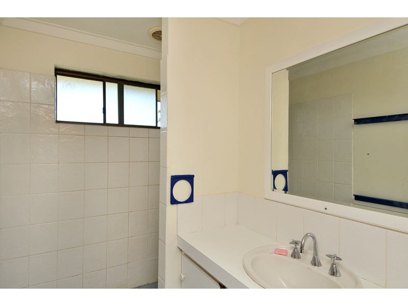 4 Agnew Place, Halls Head WA 6210