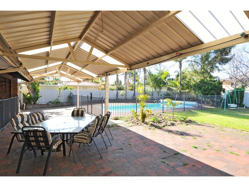 4 Agnew Place, Halls Head WA 6210