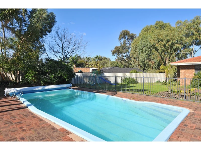4 Agnew Place, Halls Head WA 6210