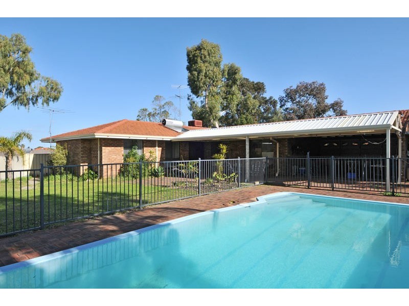 4 Agnew Place, Halls Head WA 6210