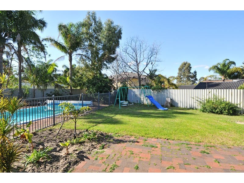 4 Agnew Place, Halls Head WA 6210