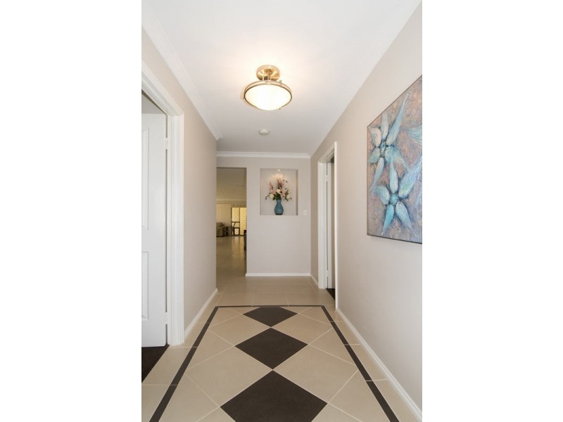 4 Nankeen Approach, Dudley Park WA 6210