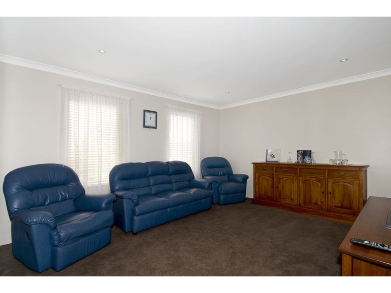 4 Nankeen Approach, Dudley Park WA 6210