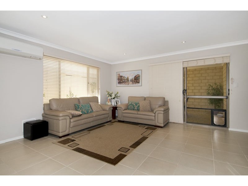 4 Nankeen Approach, Dudley Park WA 6210