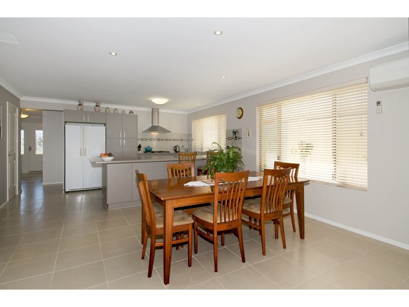 4 Nankeen Approach, Dudley Park WA 6210