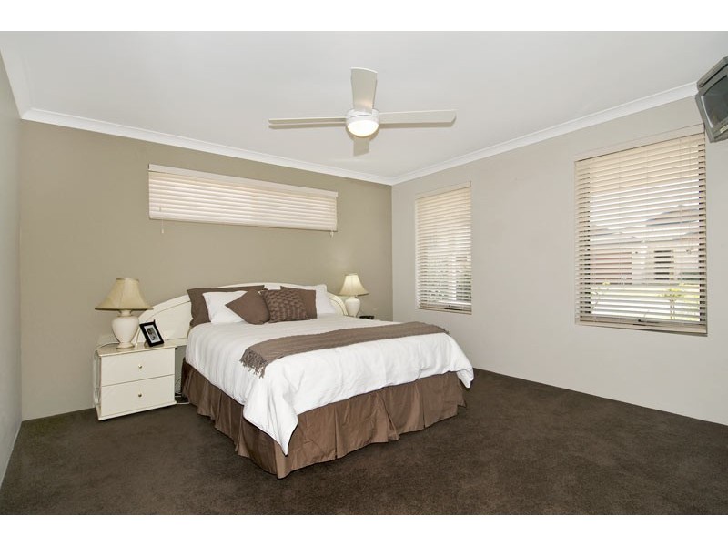 4 Nankeen Approach, Dudley Park WA 6210