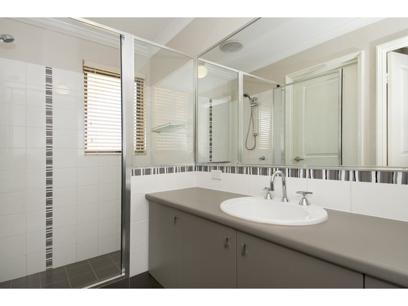 4 Nankeen Approach, Dudley Park WA 6210