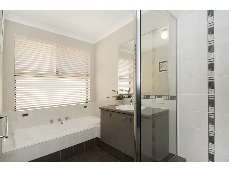 4 Nankeen Approach, Dudley Park WA 6210