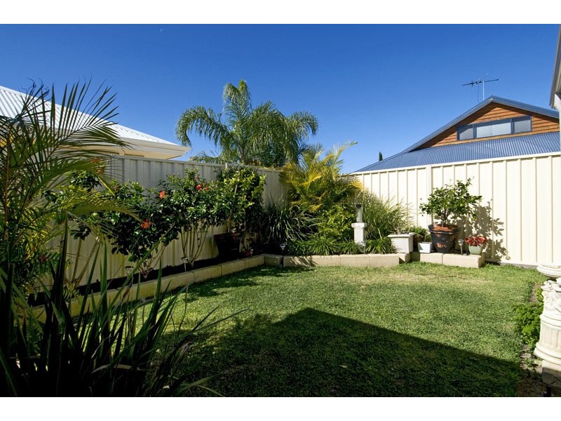 4 Nankeen Approach, Dudley Park WA 6210