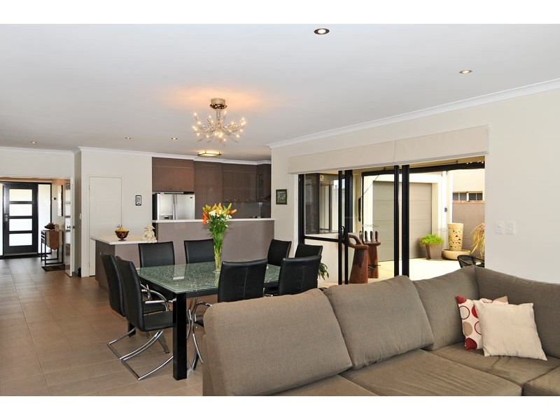 21 Ensign Way, Wannanup WA 6210