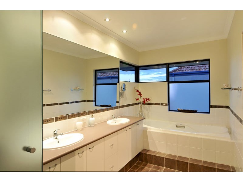 21 Ensign Way, Wannanup WA 6210