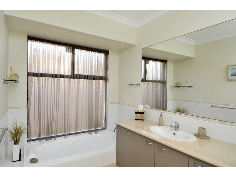 21 Ensign Way, Wannanup WA 6210