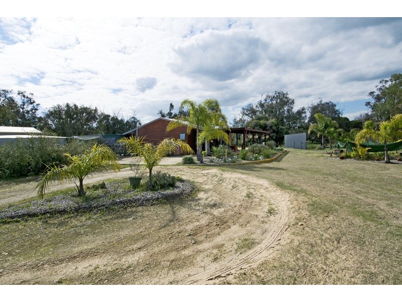 81 Peaceful Waters Drive, Barragup WA 6209