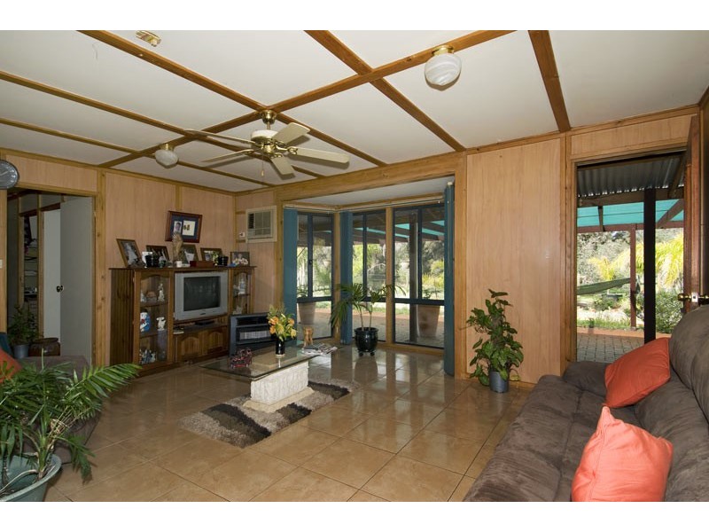 81 Peaceful Waters Drive, Barragup WA 6209