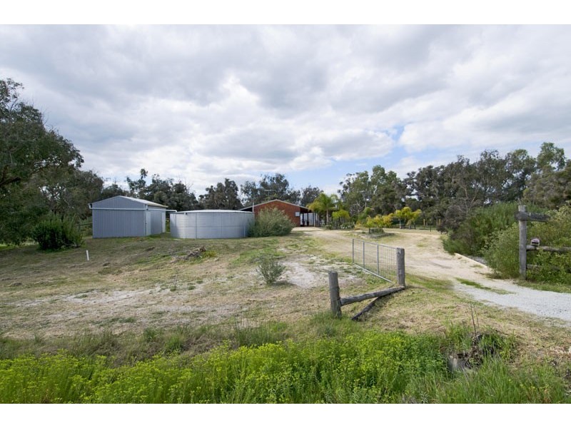 81 Peaceful Waters Drive, Barragup WA 6209