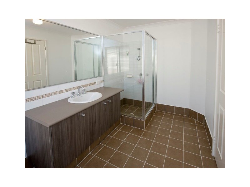 18 Poinsettia Green, Halls Head WA 6210