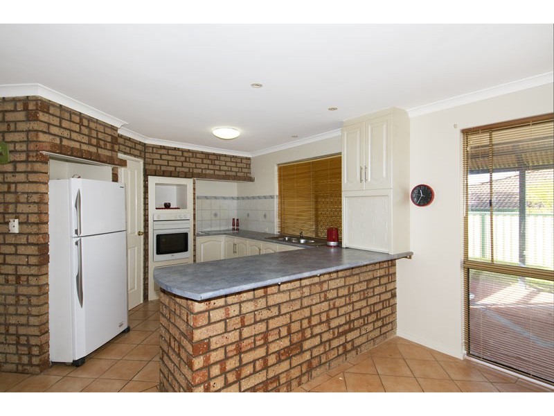 8 Allamanda Way, Halls Head WA 6210