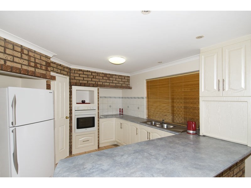 8 Allamanda Way, Halls Head WA 6210