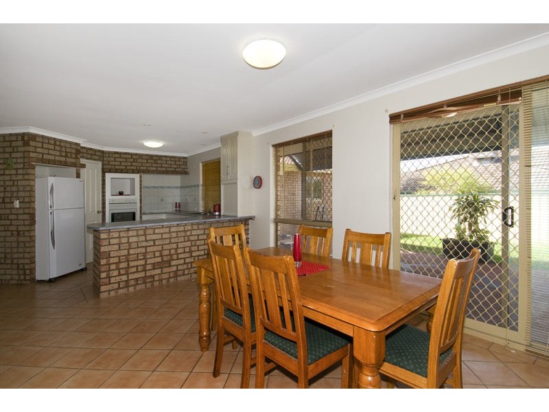 8 Allamanda Way, Halls Head WA 6210