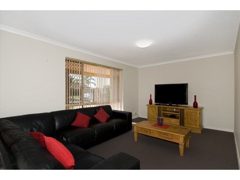 8 Allamanda Way, Halls Head WA 6210