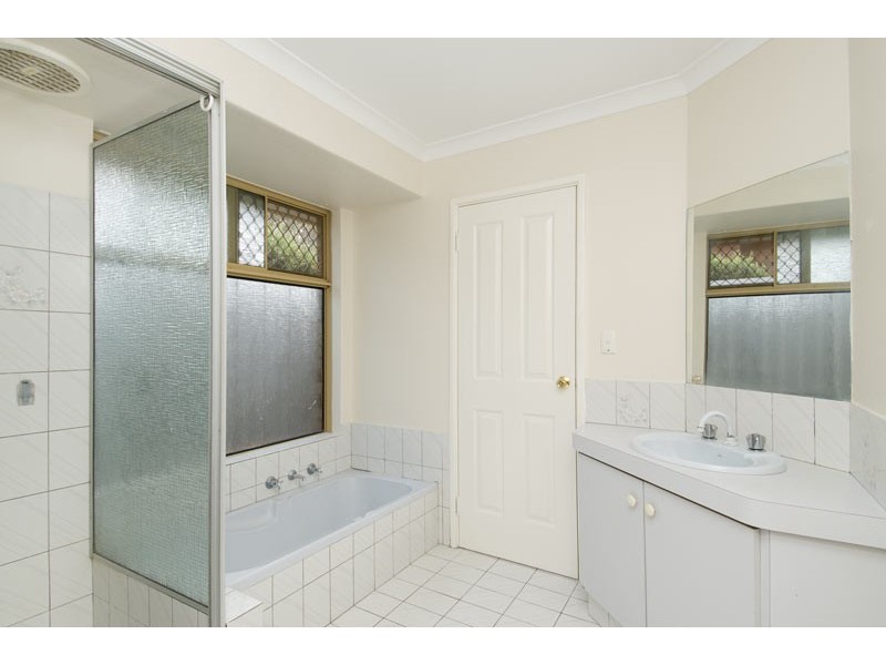 8 Allamanda Way, Halls Head WA 6210