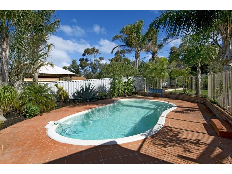 8 Allamanda Way, Halls Head WA 6210