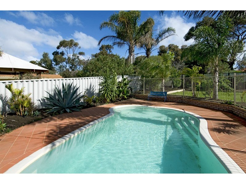 8 Allamanda Way, Halls Head WA 6210