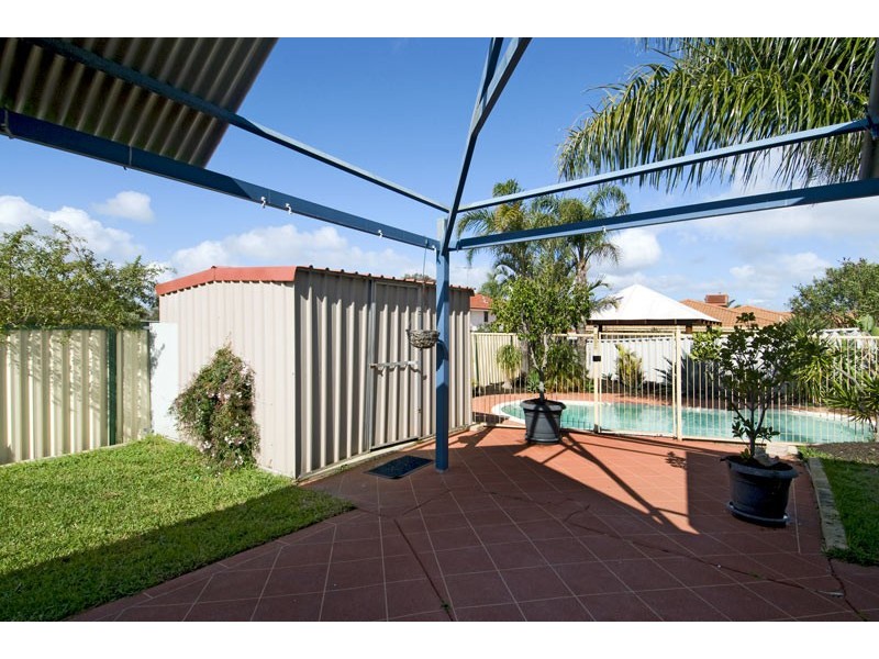 8 Allamanda Way, Halls Head WA 6210