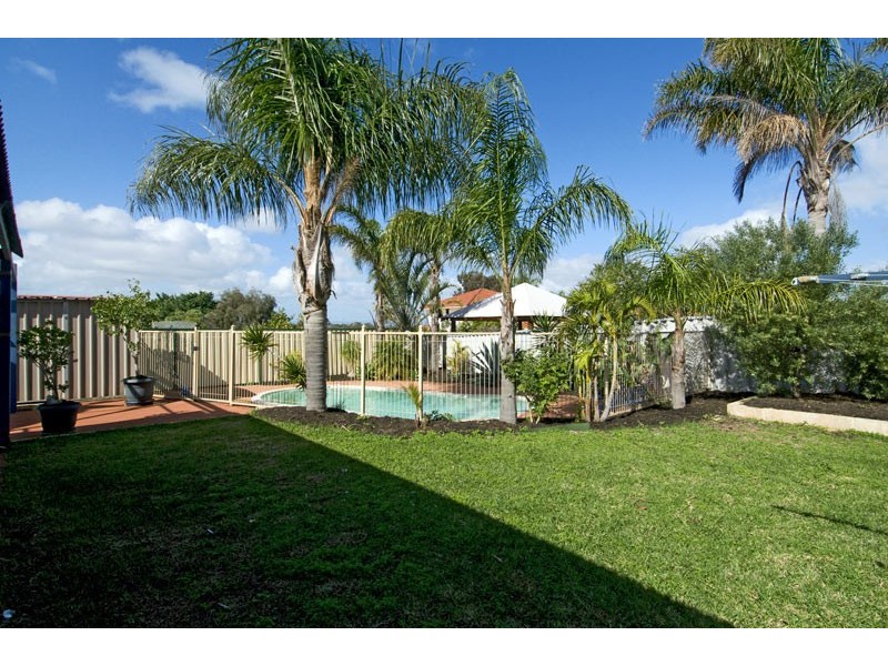 8 Allamanda Way, Halls Head WA 6210