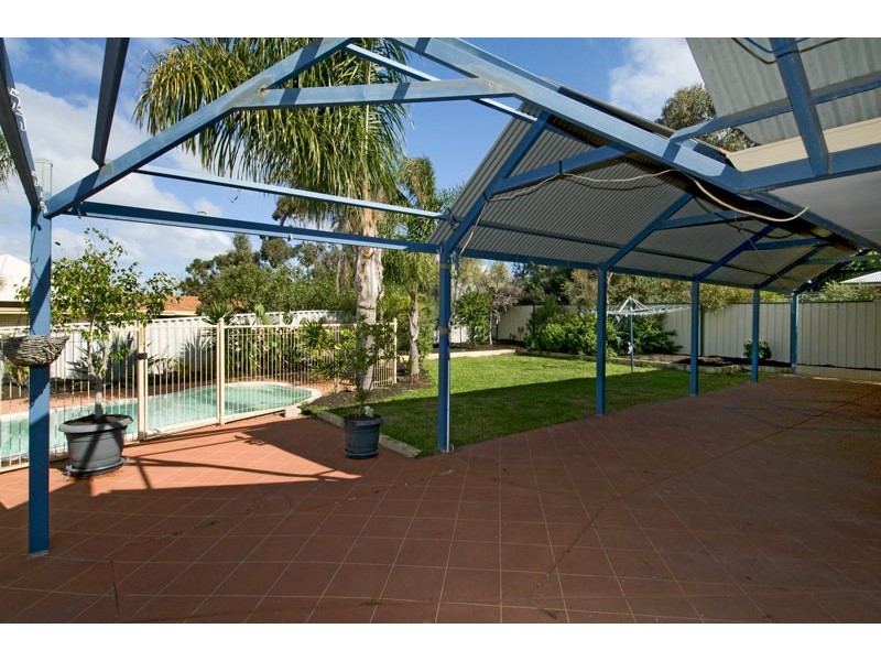 8 Allamanda Way, Halls Head WA 6210