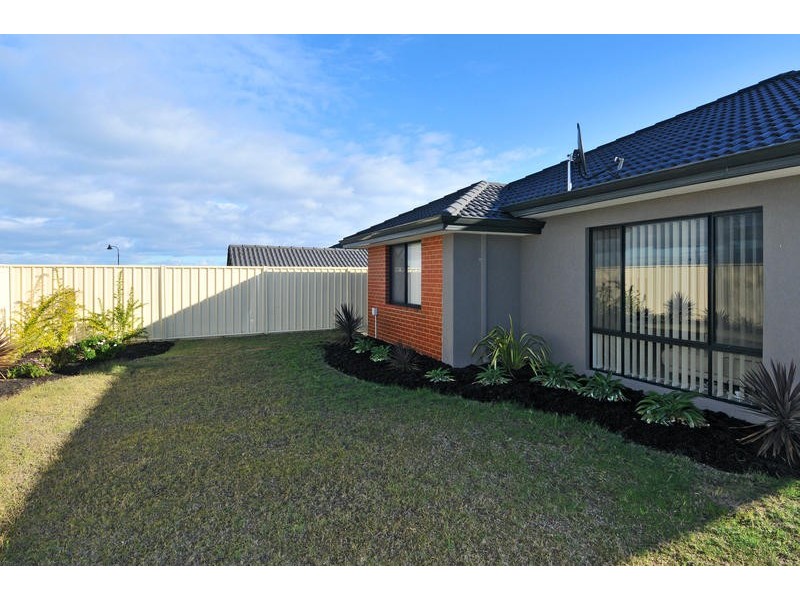 42 Yindana Blvd, Lakelands WA 6180