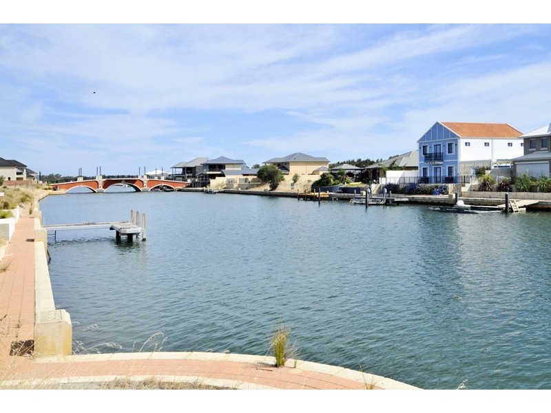 21 Gael Place, Dudley Park WA 6210