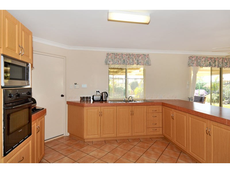8 Lilac Green, Halls Head WA 6210