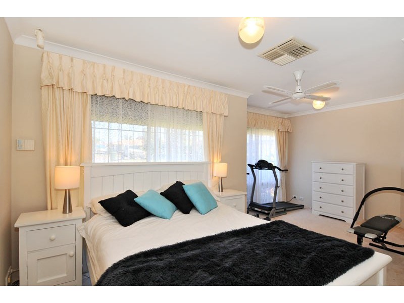8 Lilac Green, Halls Head WA 6210