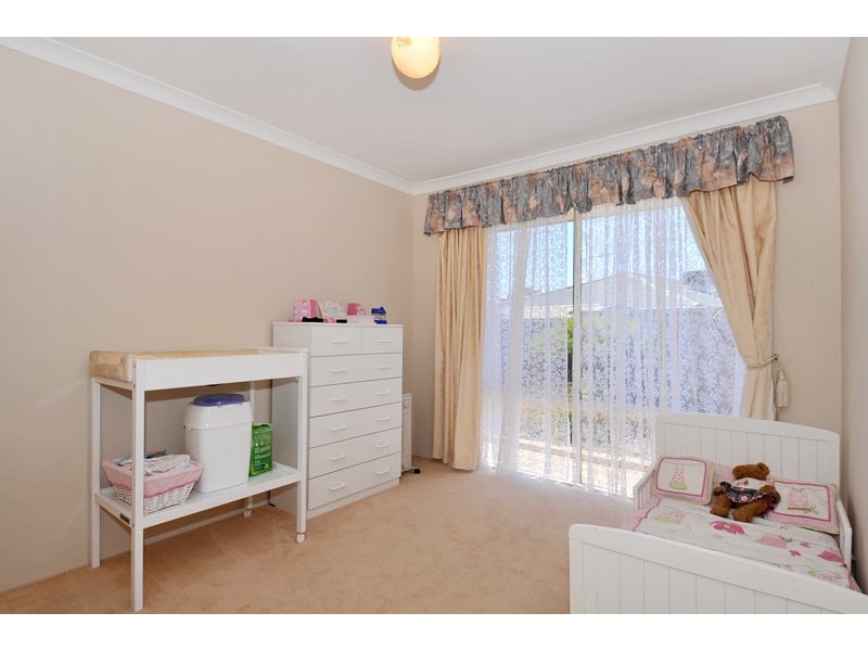 8 Lilac Green, Halls Head WA 6210