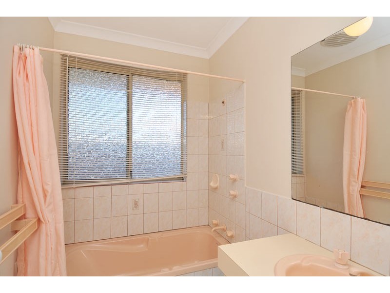 8 Lilac Green, Halls Head WA 6210