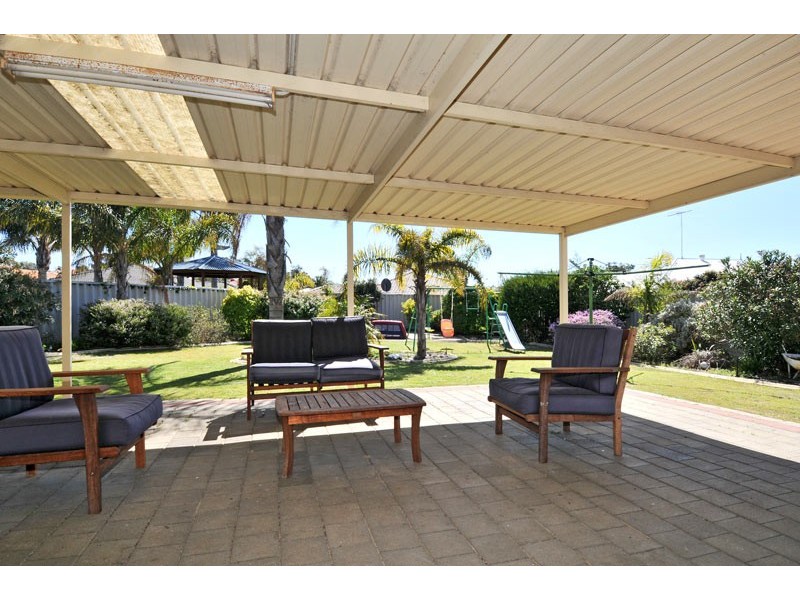 8 Lilac Green, Halls Head WA 6210