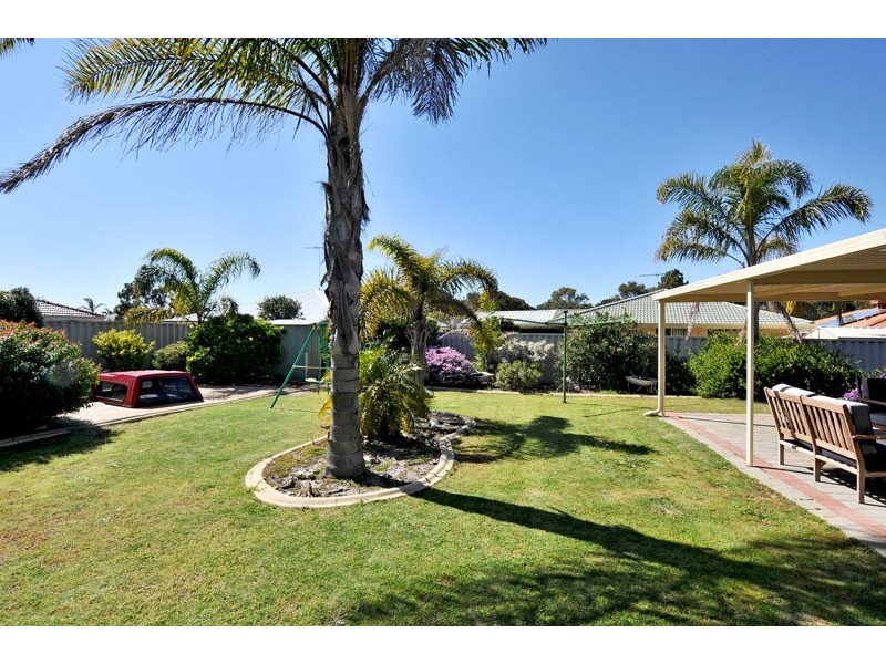 8 Lilac Green, Halls Head WA 6210