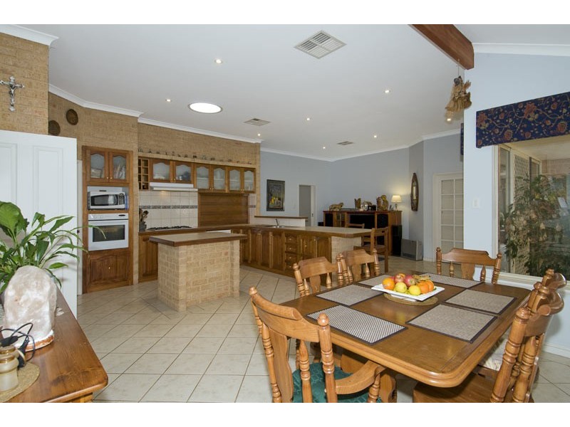 15 Highview Rise, Halls Head WA 6210