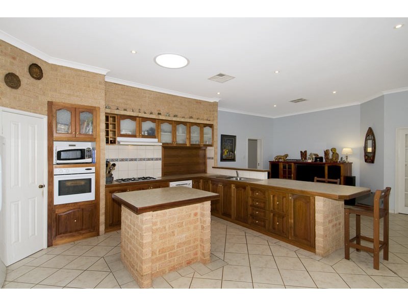 15 Highview Rise, Halls Head WA 6210
