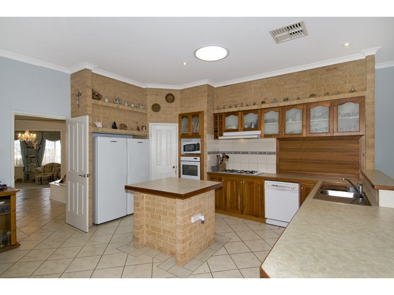 15 Highview Rise, Halls Head WA 6210