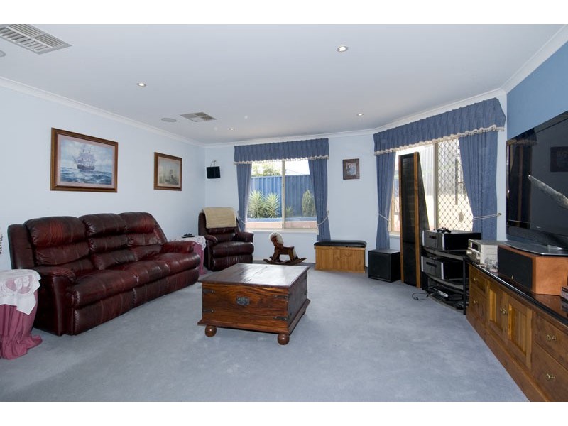 15 Highview Rise, Halls Head WA 6210