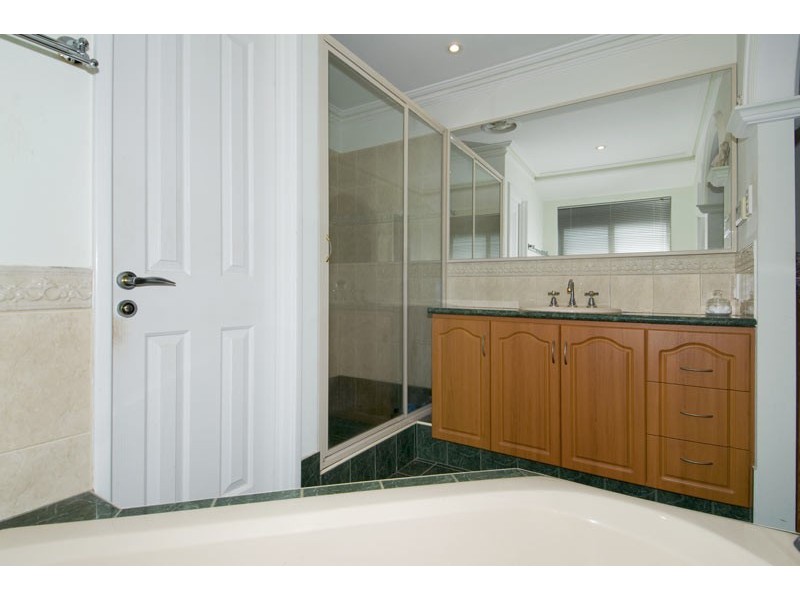 15 Highview Rise, Halls Head WA 6210