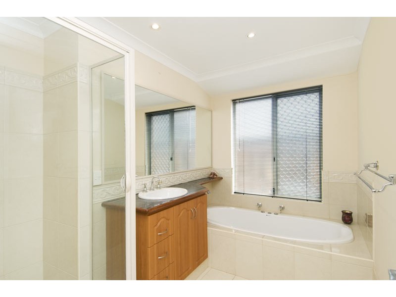 15 Highview Rise, Halls Head WA 6210