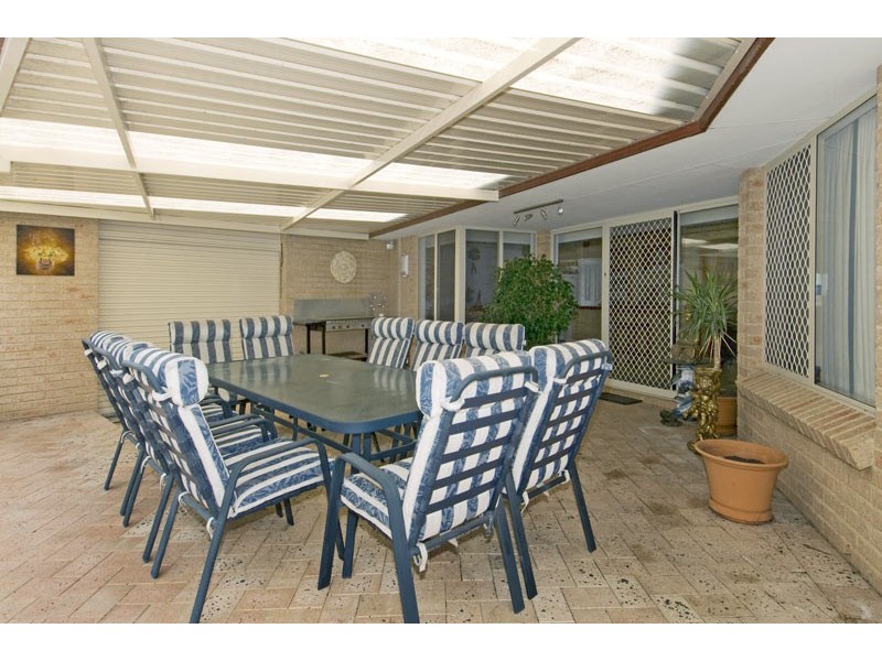 15 Highview Rise, Halls Head WA 6210