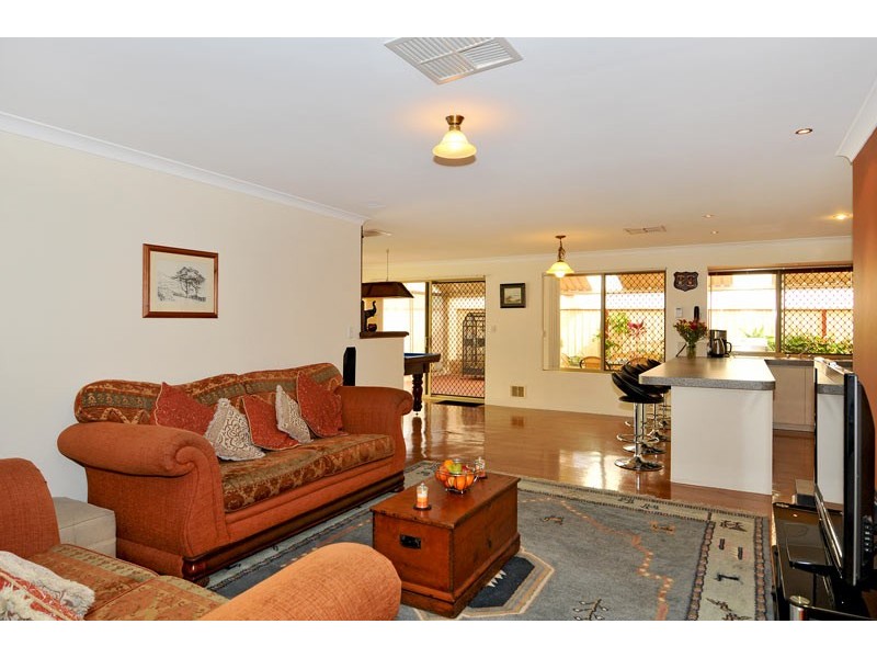 52 Floribunda Avenue, Halls Head WA 6210